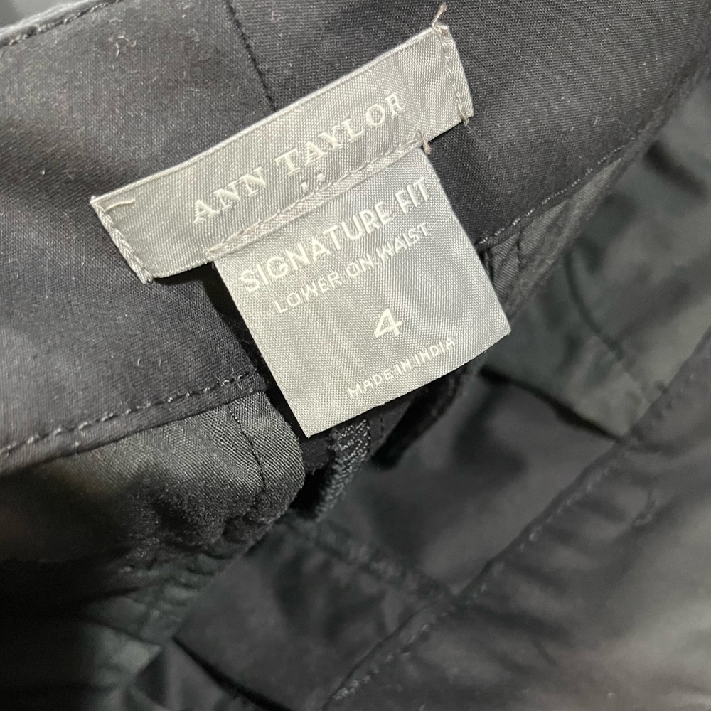 ANN TAYLOR SIGNATURE BLACK SHORTS - Picture 8 of 12